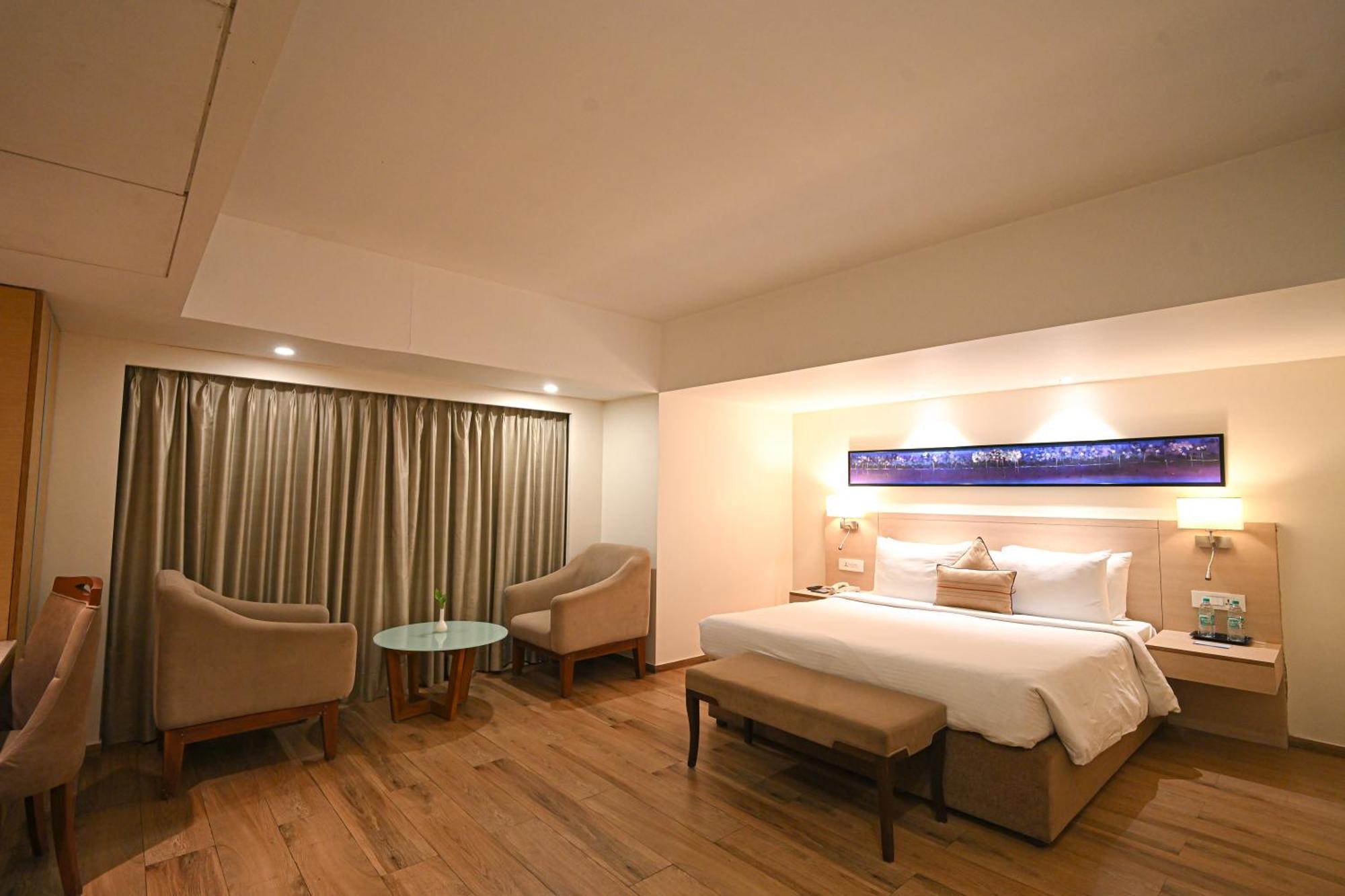 Deluxe Room - 1 Double Bed (15% discount on food and soft beverage)